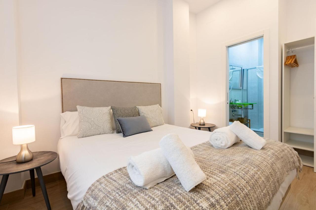 Nine O'Clock Metrosol Apartment Seville Luaran gambar