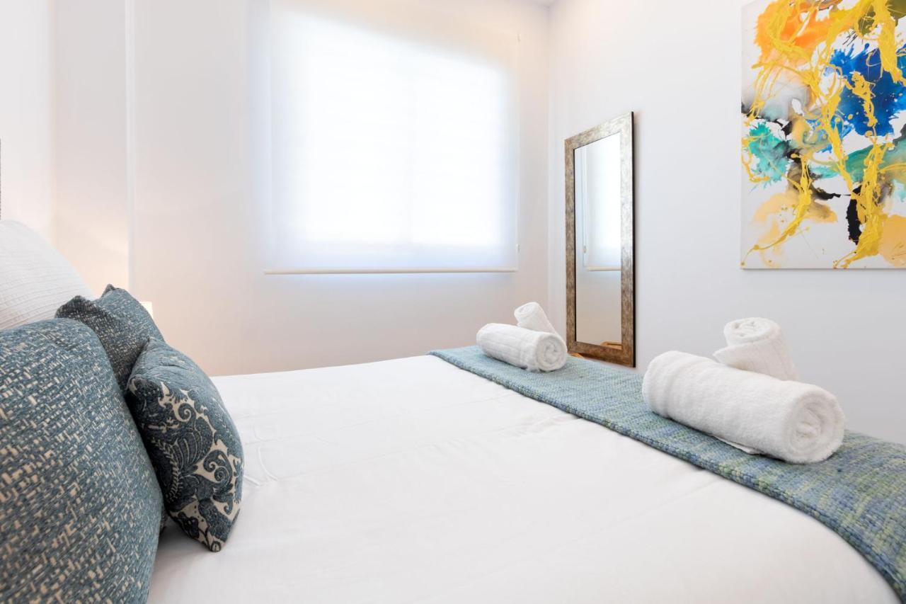 Nine O'Clock Metrosol Apartment Seville Luaran gambar