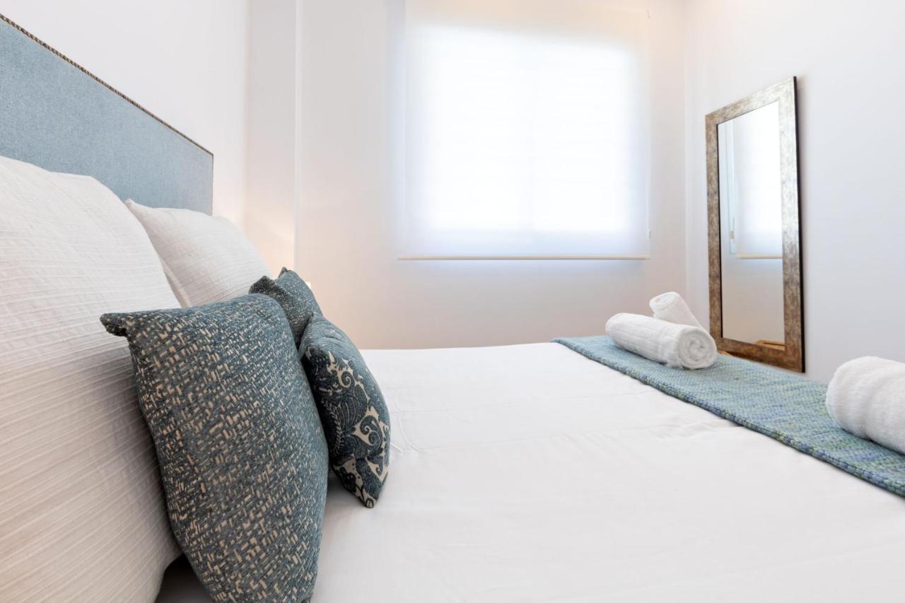 Nine O'Clock Metrosol Apartment Seville Luaran gambar