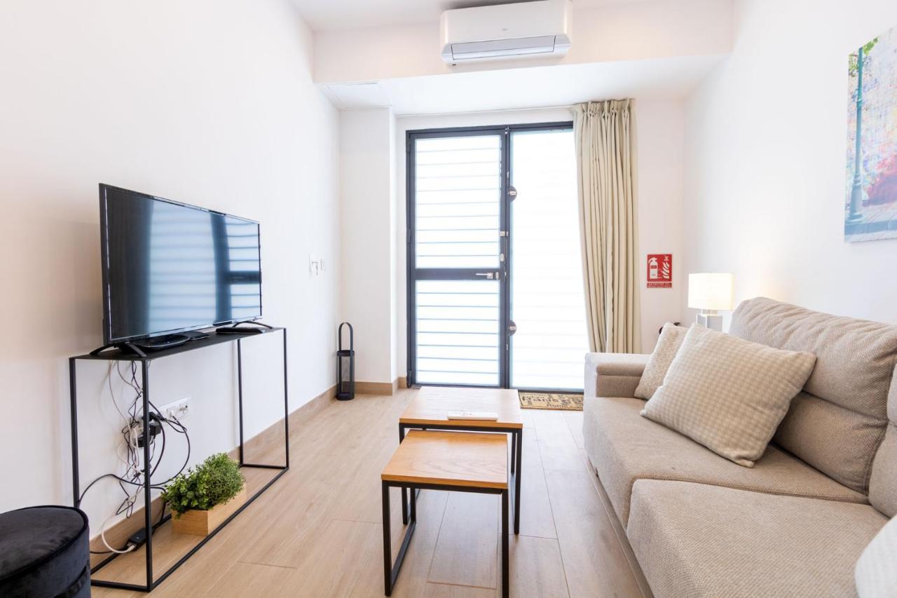 Nine O'Clock Metrosol Apartment Seville Luaran gambar