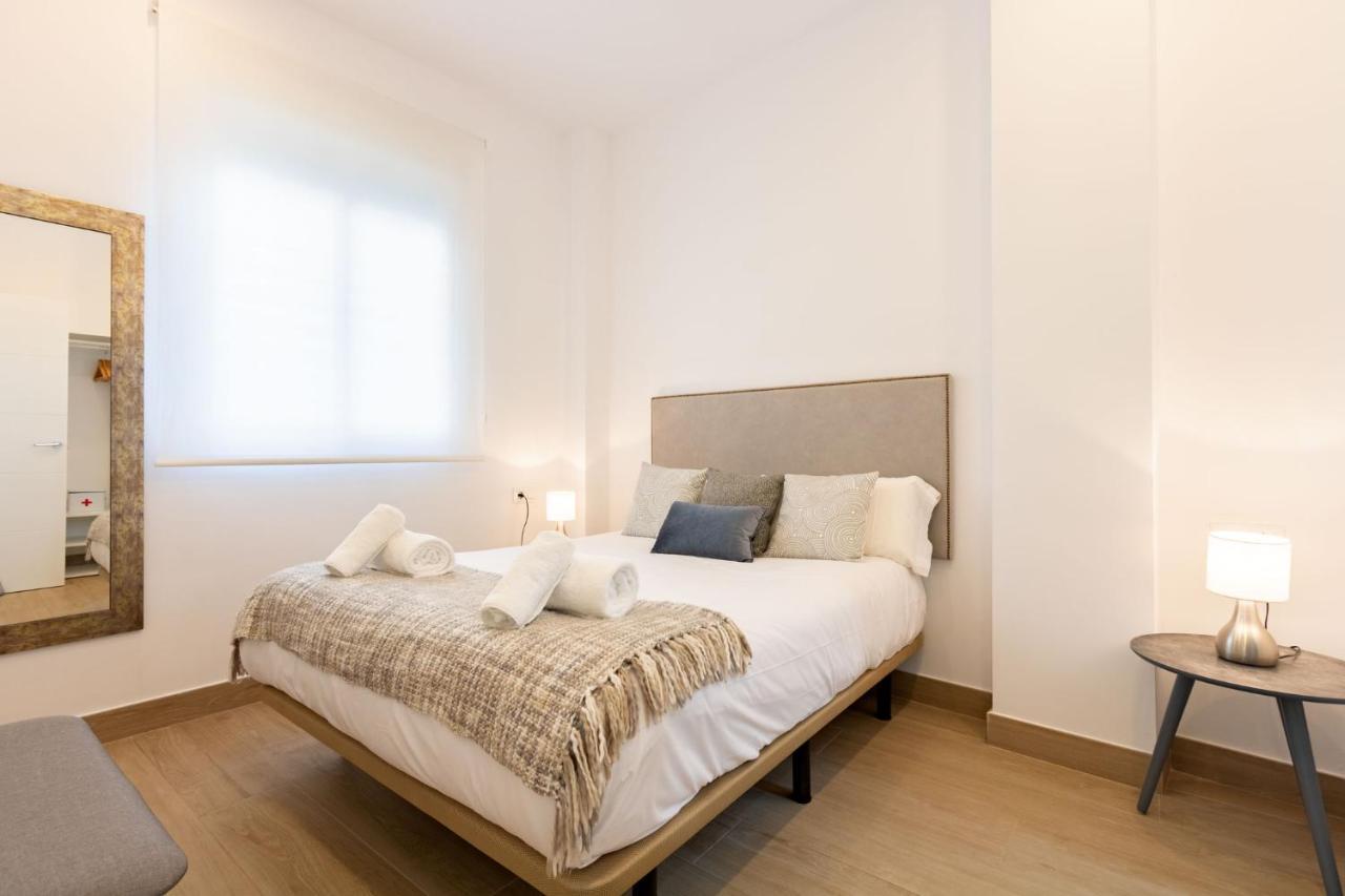 Nine O'Clock Metrosol Apartment Seville Luaran gambar