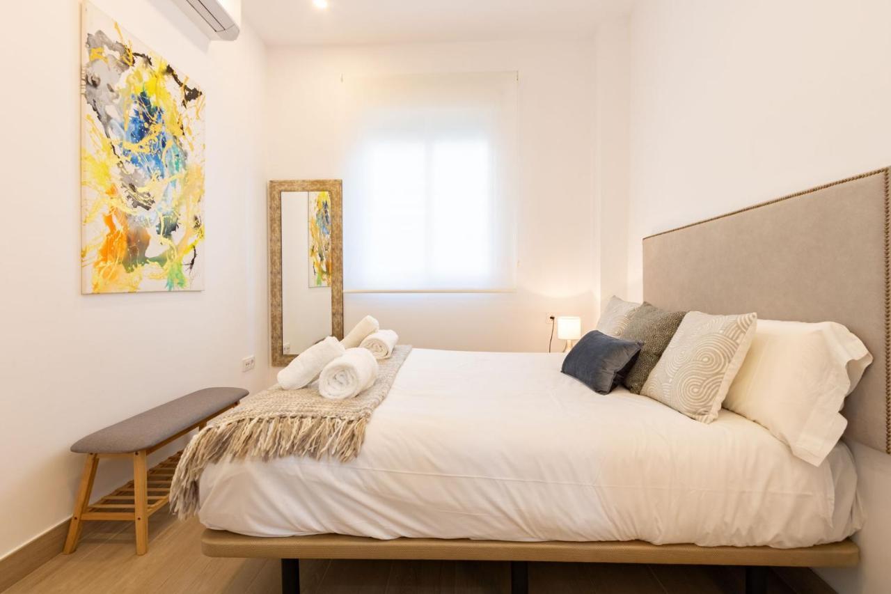 Nine O'Clock Metrosol Apartment Seville Luaran gambar